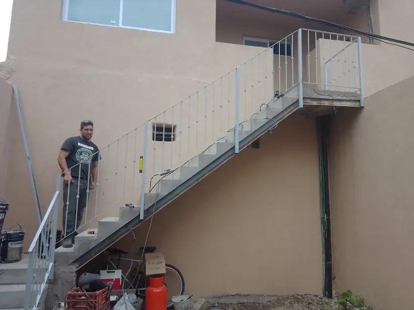 Escalera exterior terminada