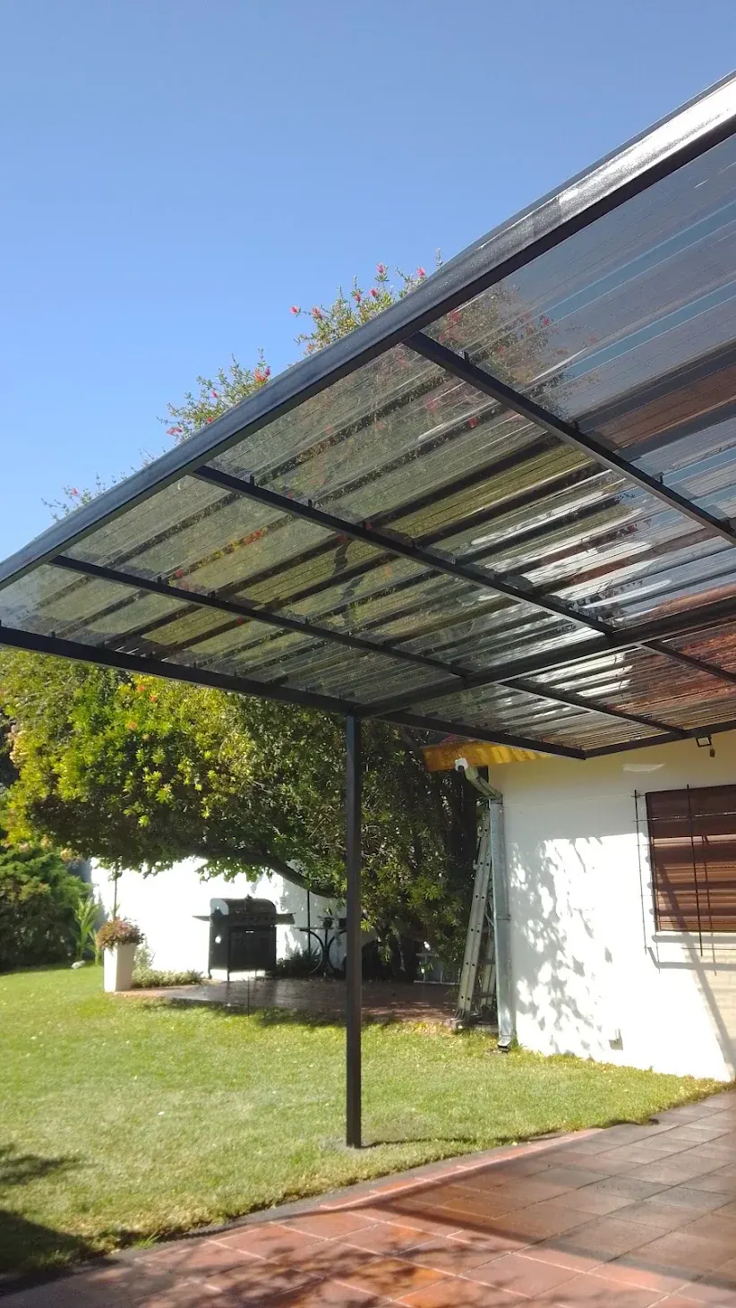 Techo y pérgola de estructura metálica